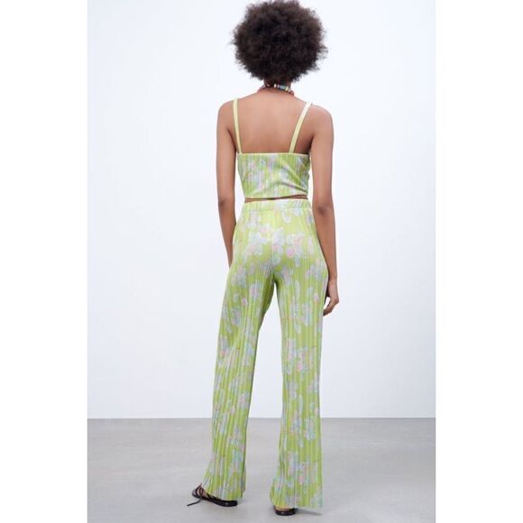 NWOT Zara Green Floral Printed Pleated Crop Top, Size Small - Picture 5 of 16